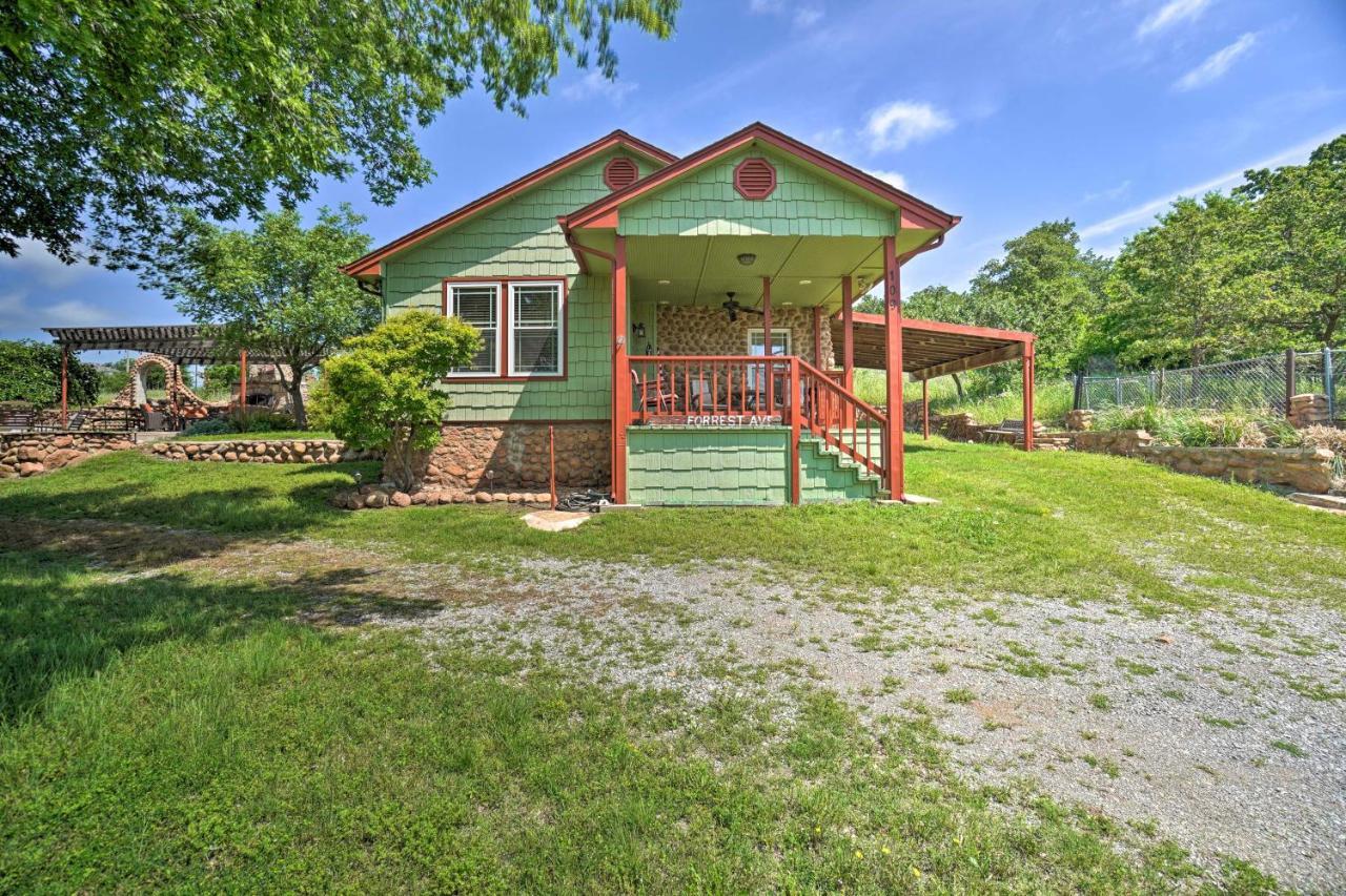 Charming Hilltop Cottage In Medicine Park! المظهر الخارجي الصورة