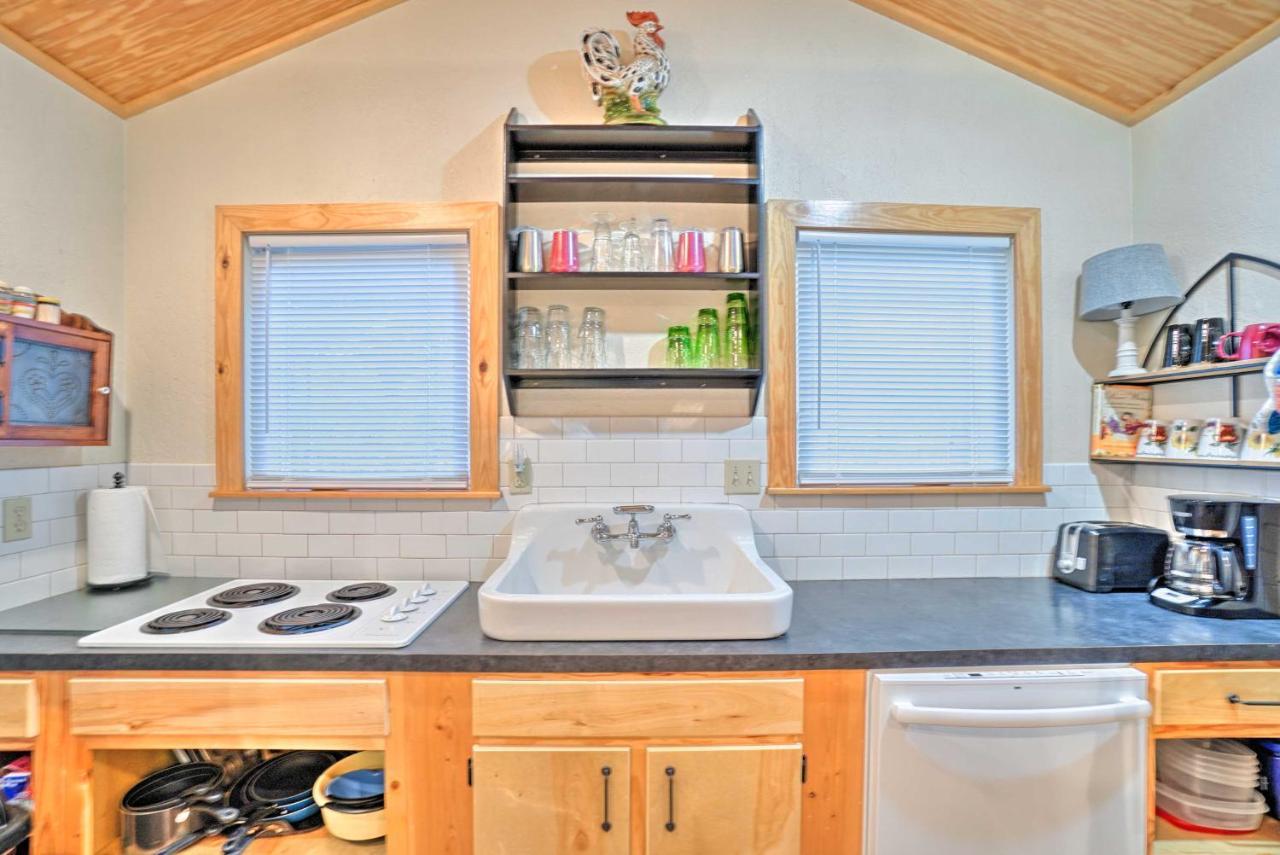 Charming Hilltop Cottage In Medicine Park! المظهر الخارجي الصورة