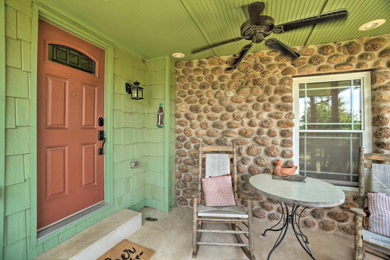 Charming Hilltop Cottage In Medicine Park! المظهر الخارجي الصورة