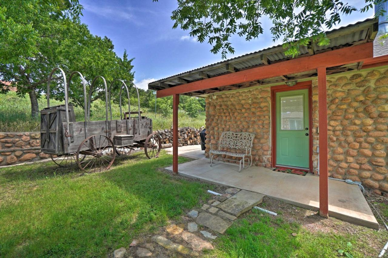 Charming Hilltop Cottage In Medicine Park! المظهر الخارجي الصورة