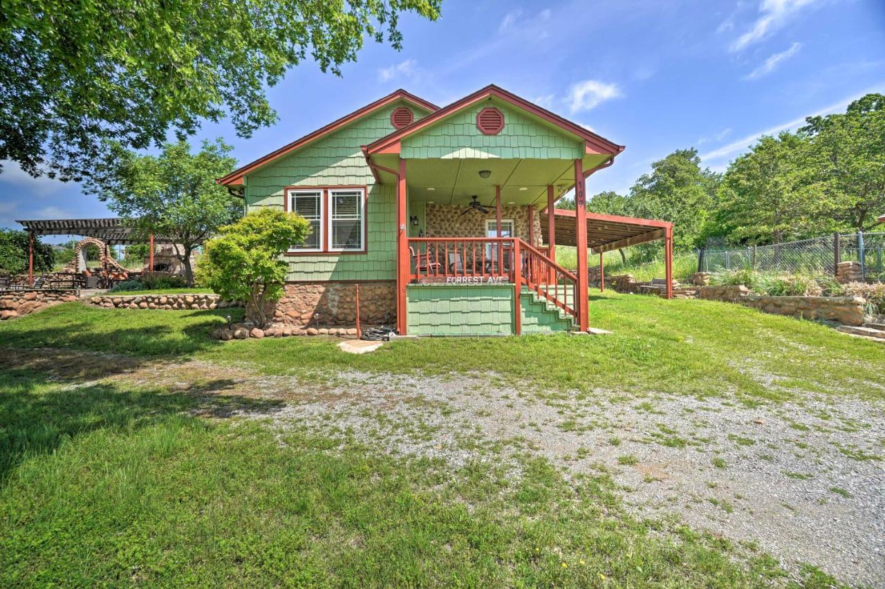 Charming Hilltop Cottage In Medicine Park! المظهر الخارجي الصورة